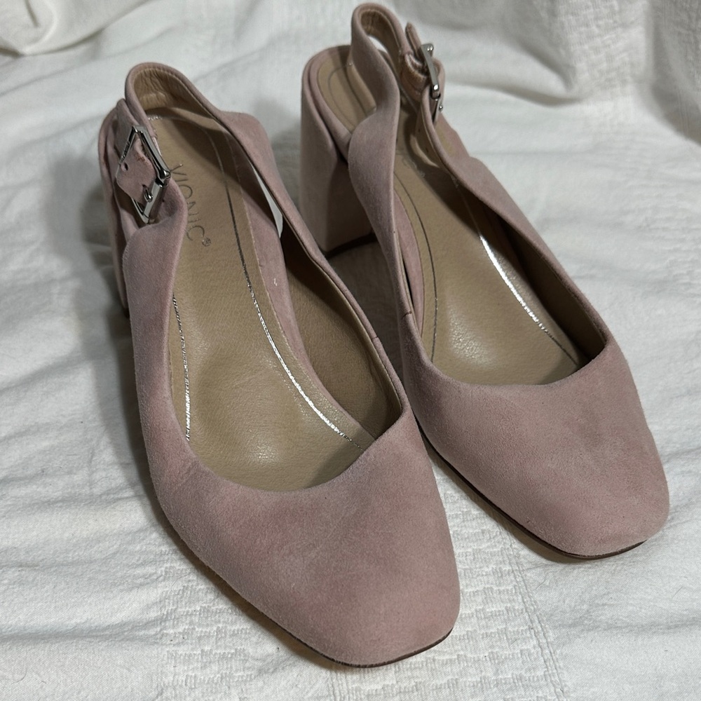 NWOT Vionic Shoes